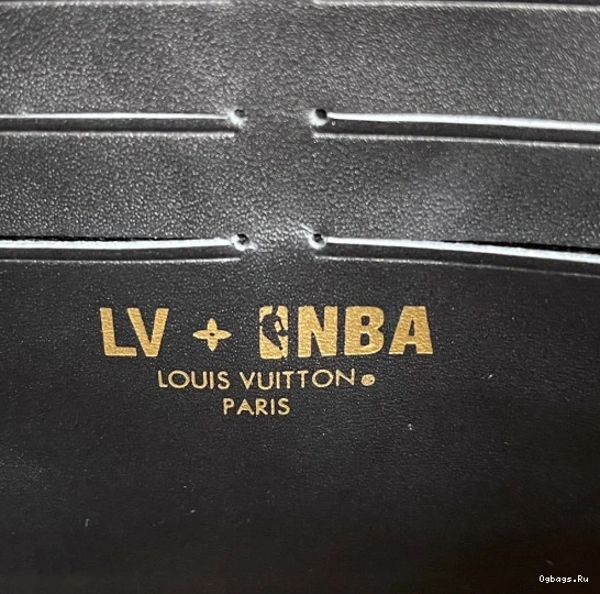 VUITTON TRUNK SOFT LOUIS LVXNBA WEARABLE WALLET 0312
